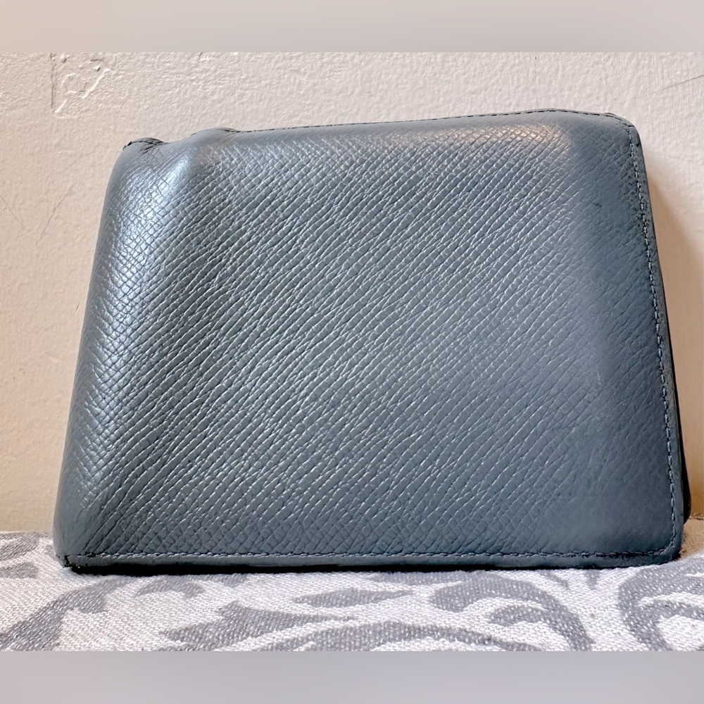 Louis Vuitton Men’s Tri Fold Gray Wallet